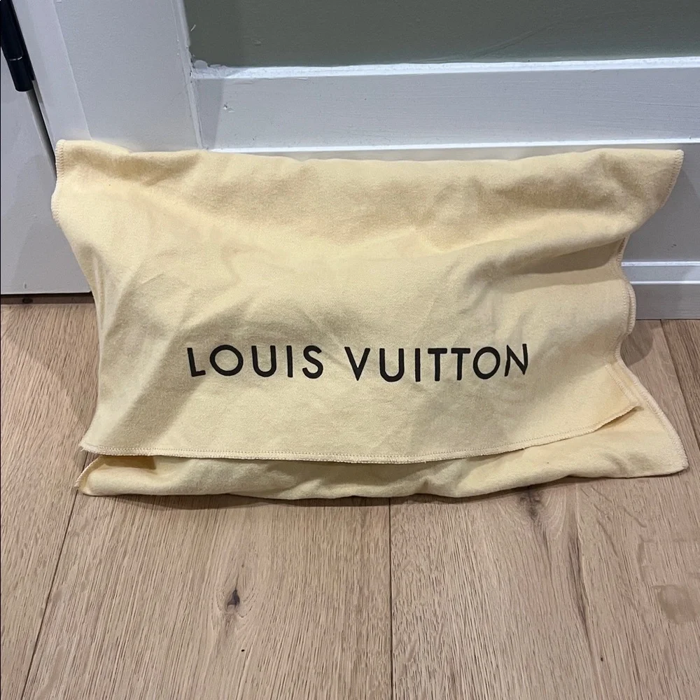 Louis Vuitton Damier Ebene Geronimos Body Bag. - Picture 5 of 5